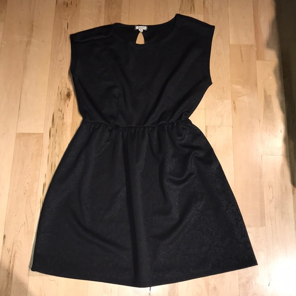 Black dress - Picture 1 of 3